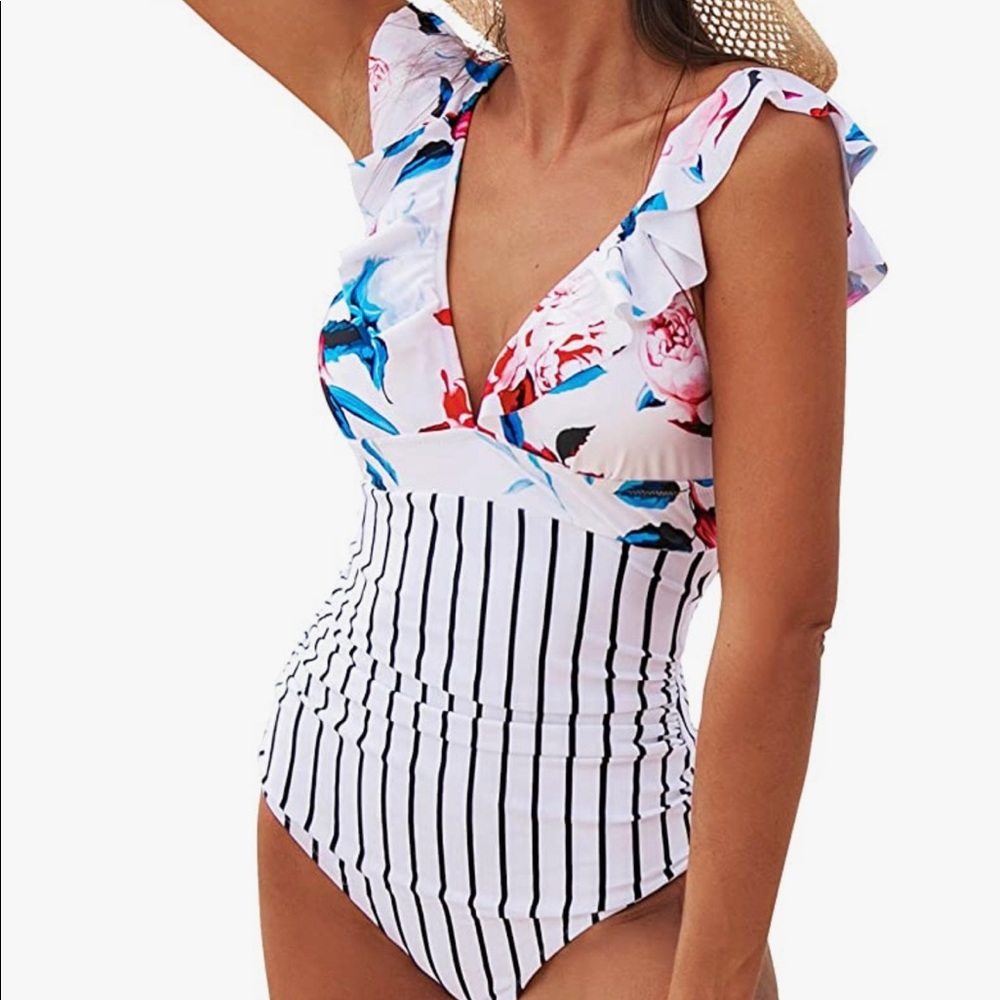 NWT Cupshe swimsuit. Gorgeous suit! Just missed the return window to Amazon.